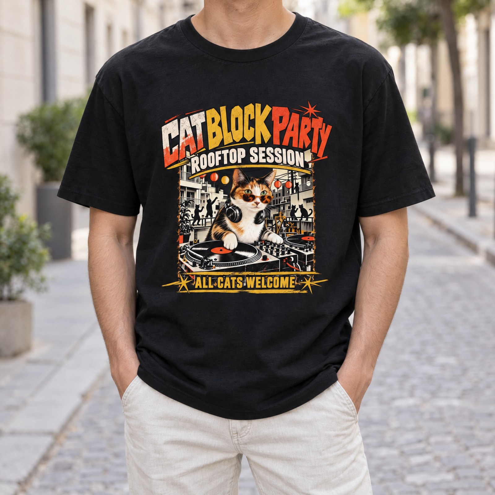 BLOCK PARTY Tシャツの着用イメージ(ブラック・猫)