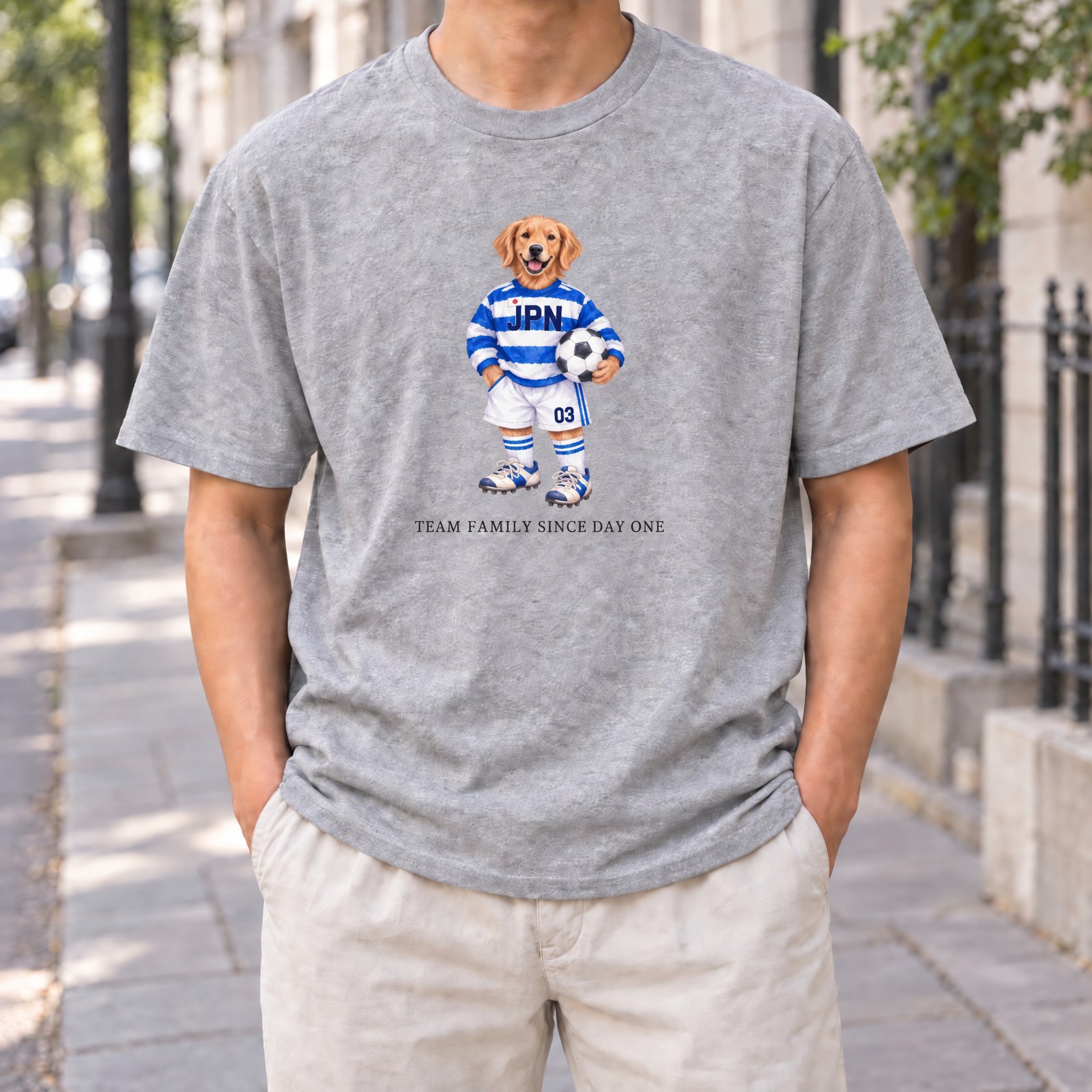 TEAM FAMILY Tシャツの着用イメージ(グレー・犬)