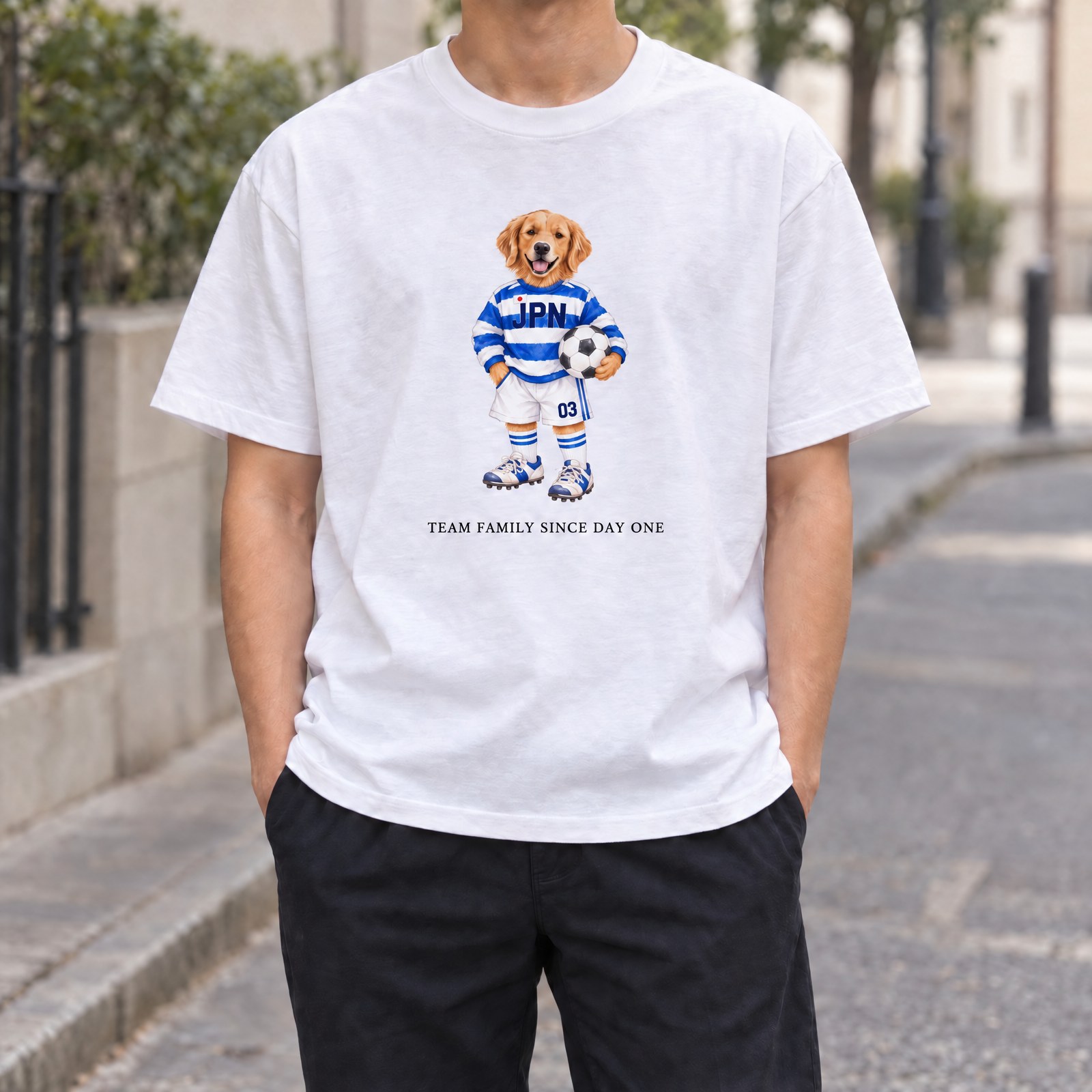 TEAM FAMILY Tシャツの着用イメージ(ホワイト・犬)